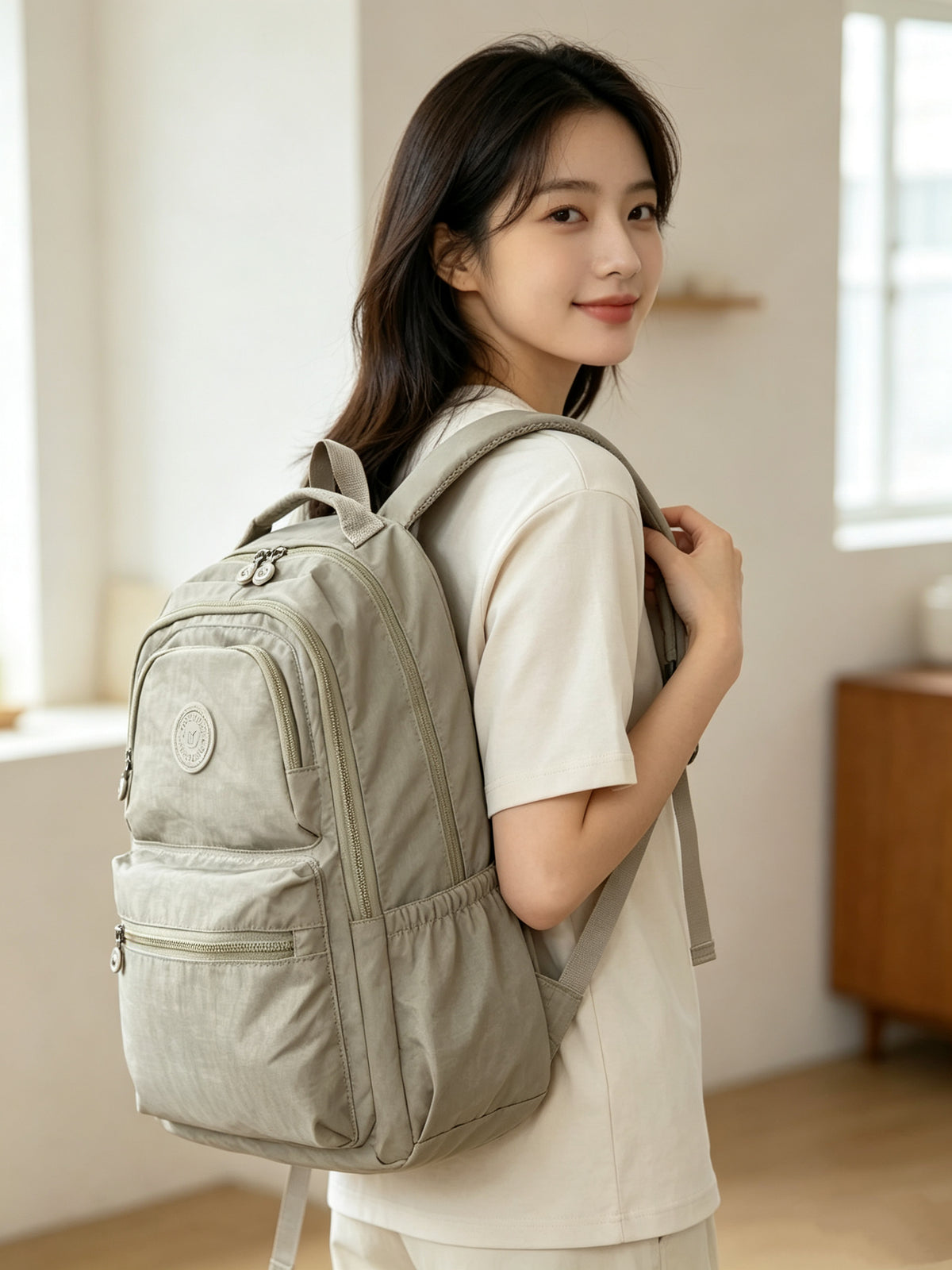 Women’s Lightweight Multi-Compartment Backpack (2047)