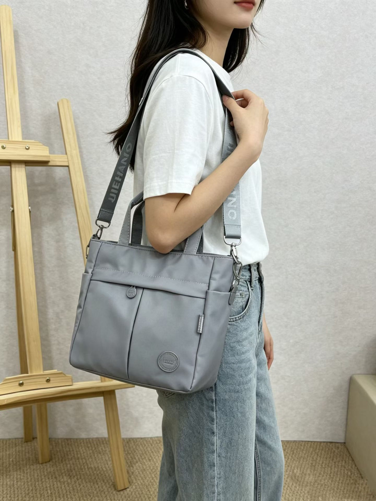 Women’s Lightweight Multi-Compartment Bag with Detachable Strap (2033)